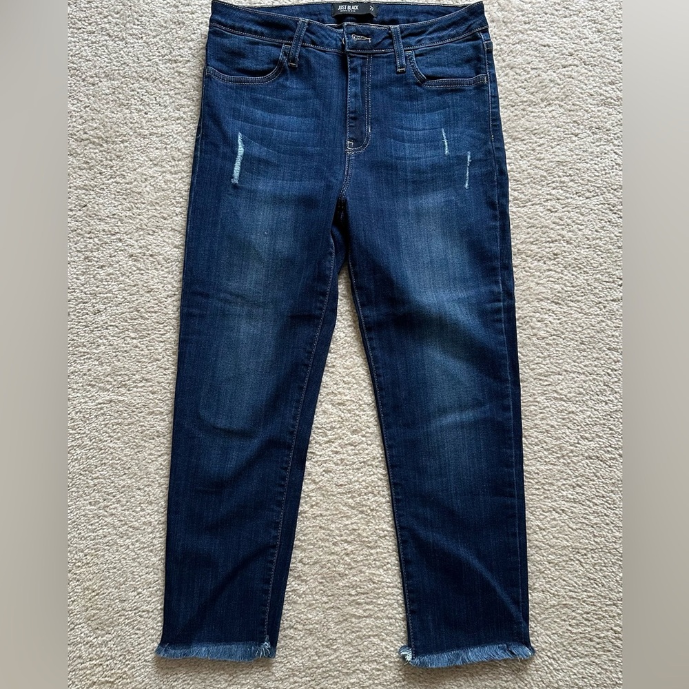 Just Black Nilo Distressed Frayed Hem Capri